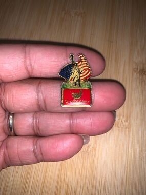 Vintage Patriotic Flag & Statue Enamel Pin - Red, Blue, Gold unisex